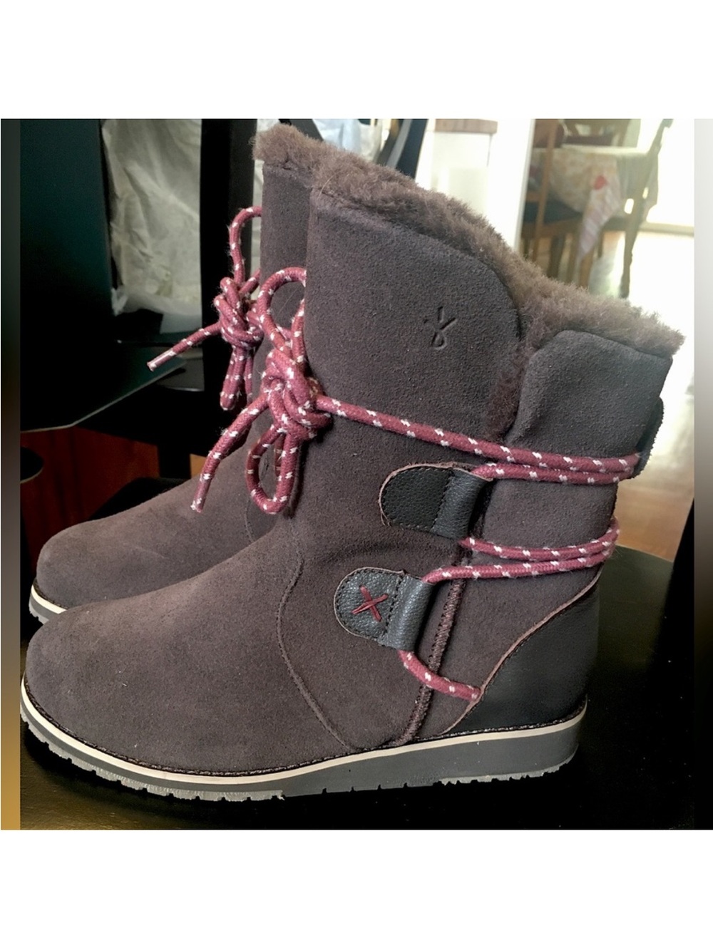 Emu Australia Dark Brown Shearling Wool-lined Ankle Boots with Maroon Laces